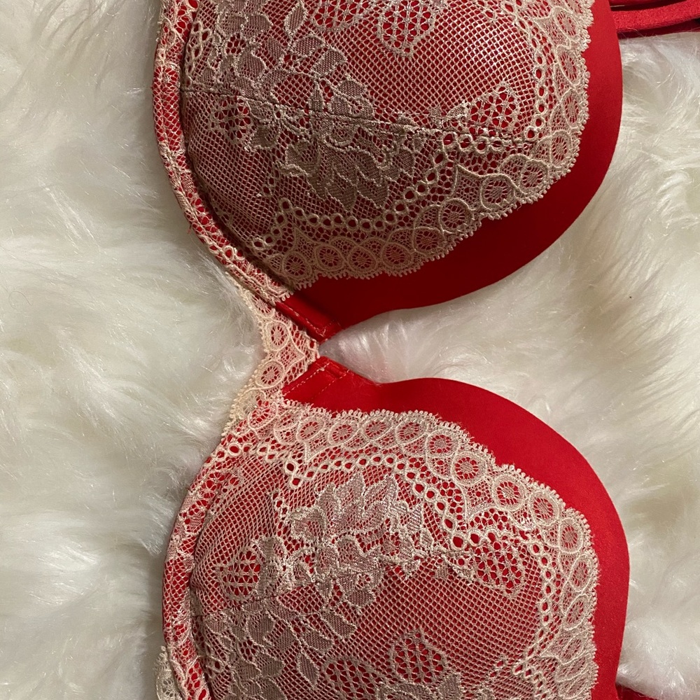 Victoria Secret Red and Gold padded 32dd bra